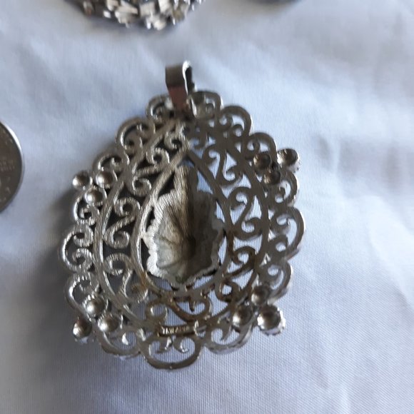 Trifari Filigree Tear Drop Shaped Pendant - Picture 3 of 3